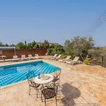 Kambos Dio Villa *