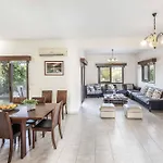 Kambos Dio Villa *