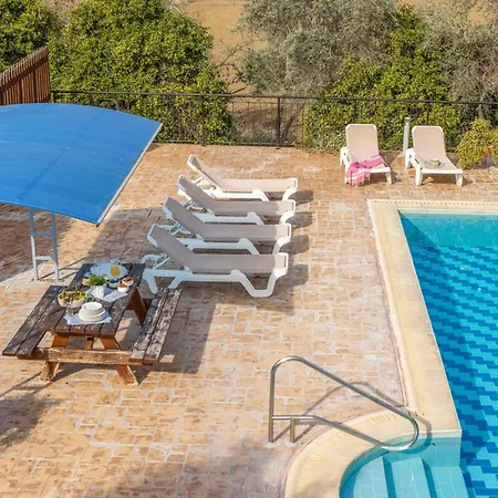 Kambos Dio Villa *